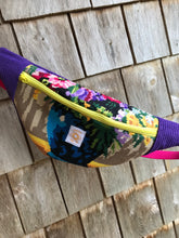 Charger l'image dans la galerie, Petite Banane Canevas bouquet
