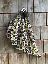 Charger l'image dans la galerie, Mini Banane Sherpa Léopard
