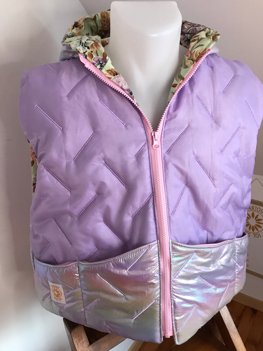 Gilet irisé à capuche