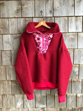 Charger l'image dans la galerie, Pull Rouge fleurs 🌺 - M/L
