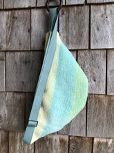 Charger l'image dans la galerie, Petite Banane laine citron violet
