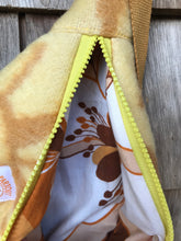 Charger l'image dans la galerie, Mini Banane laine Moutarde Camel
