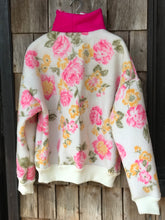 Charger l'image dans la galerie, Pull Rose fleuri - M/L
