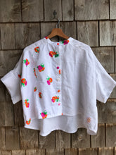 Charger l'image dans la galerie, Chemise Courte Blanche &amp; fleurs
