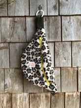 Charger l'image dans la galerie, Petite Banane Sherpa léopard
