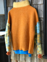 Charger l&#39;image dans la galerie, Pull Fleuri orange - M/L
