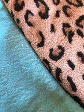 Charger l'image dans la galerie, Pré-commande Pull Léopard
