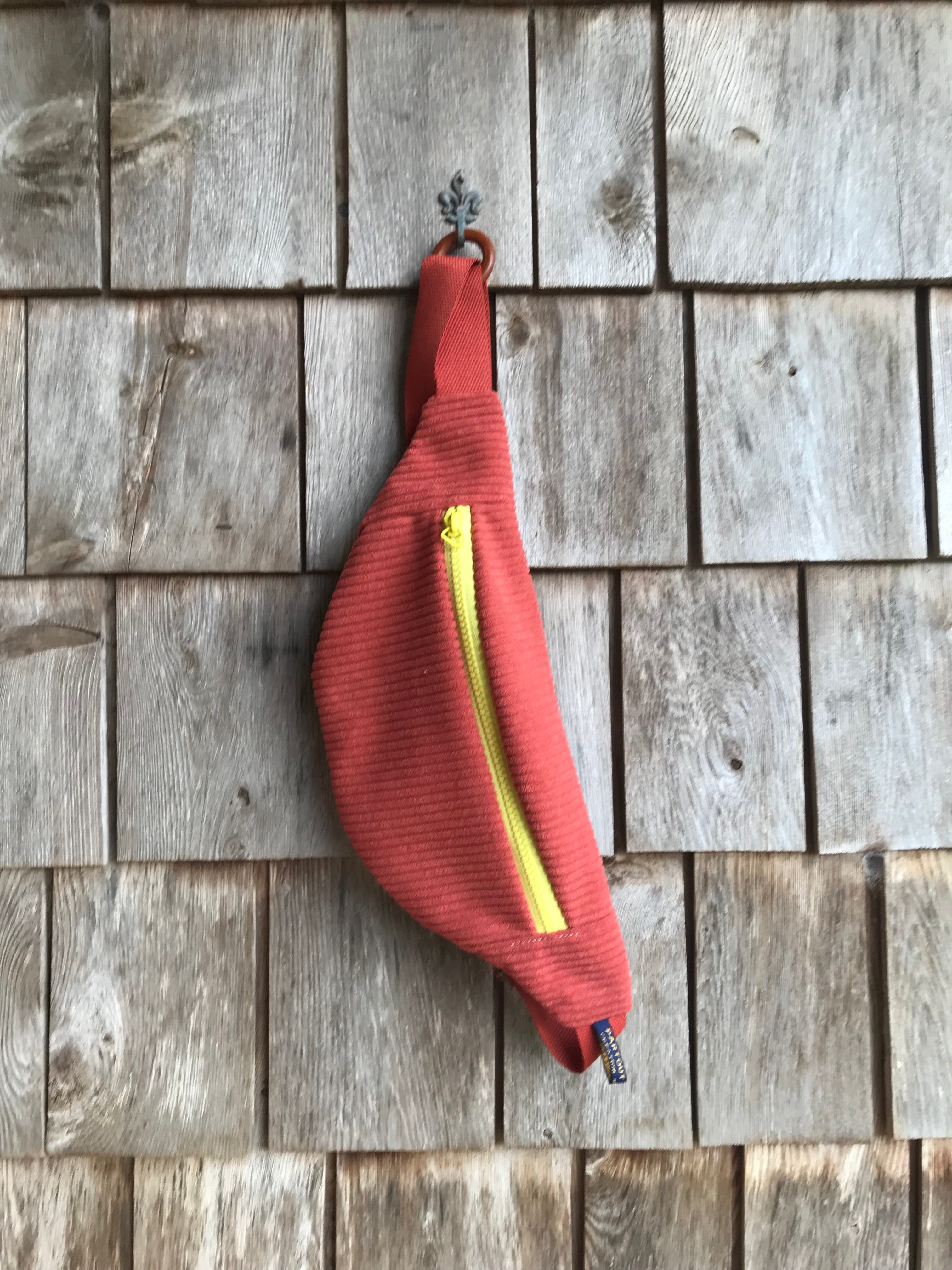 Mini Banane Velours Terracotta