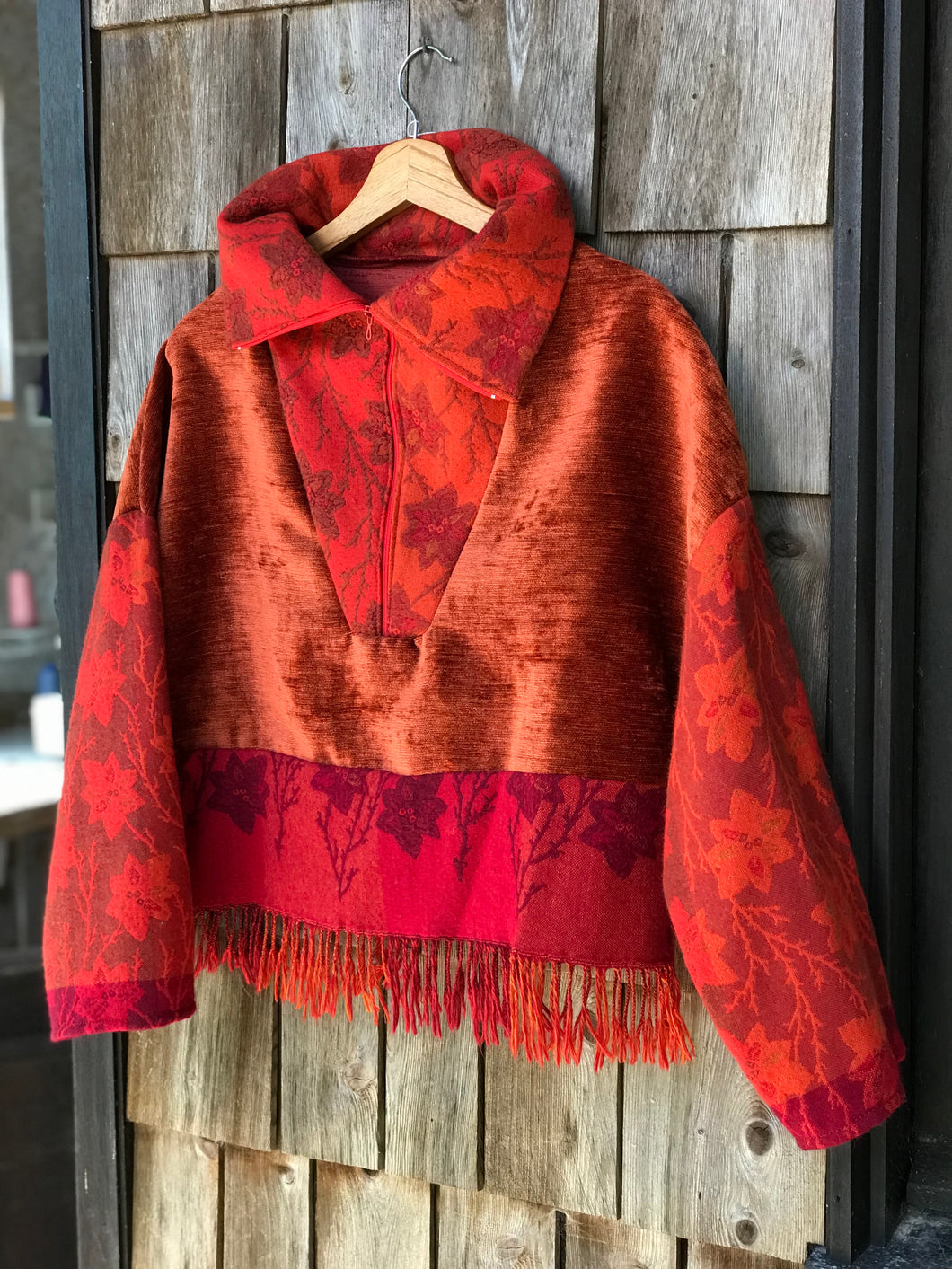 Pull Rouge à franges - M/L