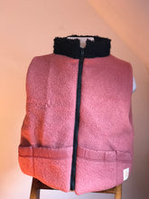 Charger l&#39;image dans la galerie, Gilet Rose Noire
