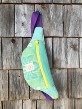 Charger l'image dans la galerie, Mini Banane laine jaune turquoise
