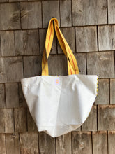 Charger l'image dans la galerie, Tote-bag Wax jaune
