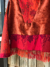 Charger l&#39;image dans la galerie, Pull Rouge à franges - M/L
