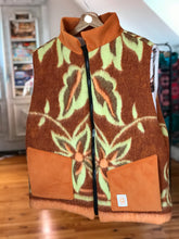 Charger l&#39;image dans la galerie, Gilet Camel Tiger Oversize
