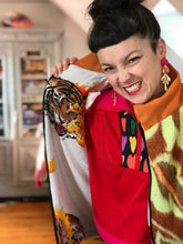 Charger l&#39;image dans la galerie, Gilet Camel Tiger Oversize
