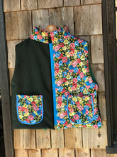 Charger l&#39;image dans la galerie, Gilet Kaki et fleurs M/L
