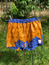 Charger l&#39;image dans la galerie, Short Bleu &amp; jaune doré - S
