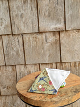 Charger l'image dans la galerie, Pochette triangle hirondelle
