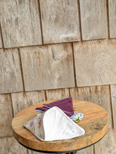 Charger l'image dans la galerie, Pochette triangle prairie

