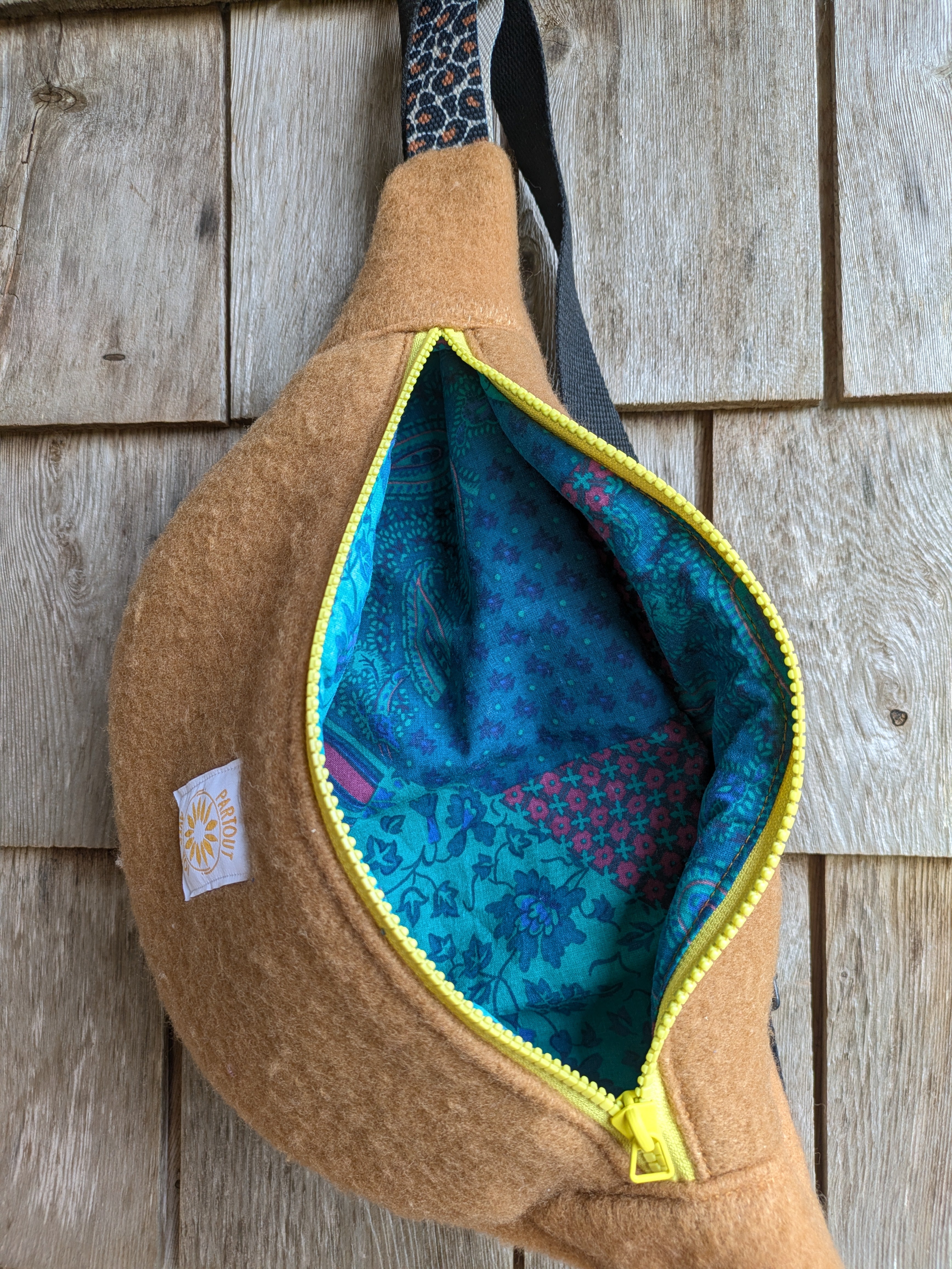 Petite Banane Laine Camel