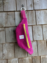 Charger l'image dans la galerie, Mini Banane Velours Fushia

