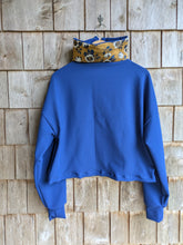 Charger l'image dans la galerie, Pull bleu et fleurs - M/L
