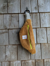 Charger l'image dans la galerie, Mini Banane Velours Moutarde
