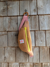 Charger l'image dans la galerie, Mini Banane laine Camel
