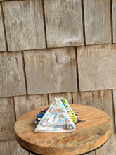Charger l'image dans la galerie, Pochette triangle pastel
