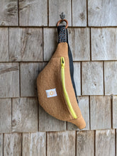 Charger l'image dans la galerie, Petite Banane Laine Camel
