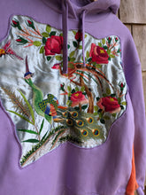 Charger l'image dans la galerie, Sweat mauve Paon capuche - M
